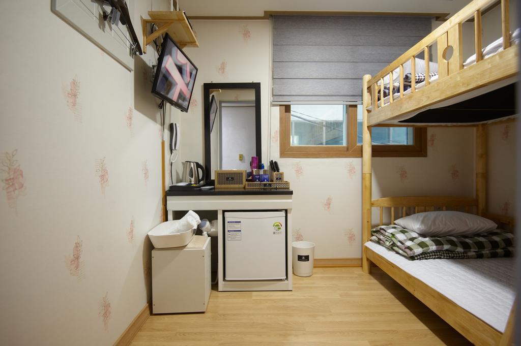 Dorcas Tourist Hostel Tongyeong Exterior foto