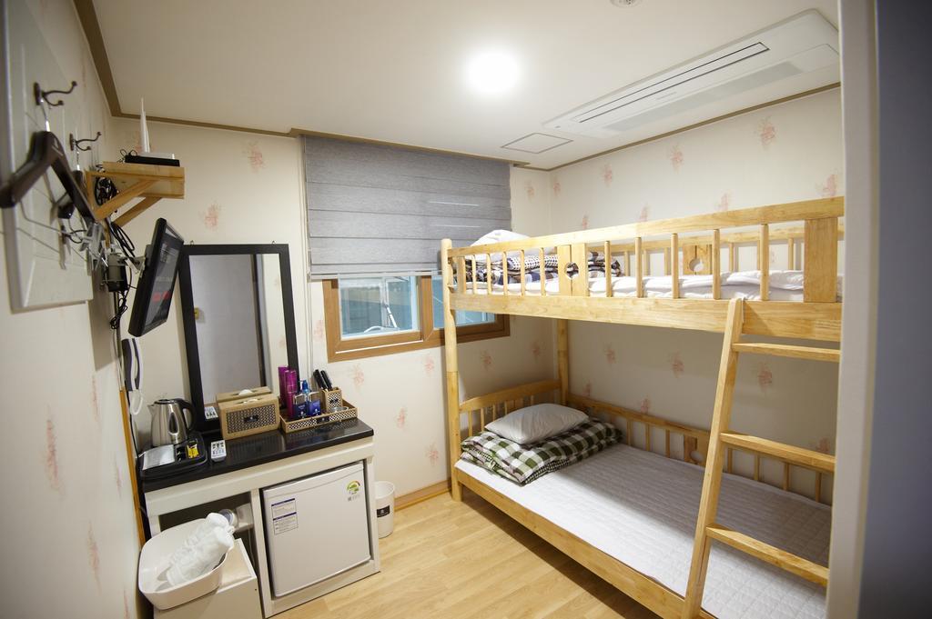 Dorcas Tourist Hostel Tongyeong Exterior foto
