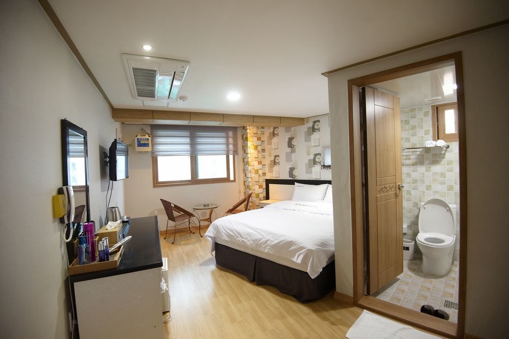 Dorcas Tourist Hostel Tongyeong Exterior foto